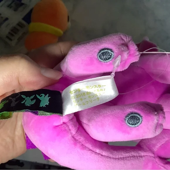 < NWT 2018 Pokémon Shiny Vaporeon Plush > - Picture 4 of 4